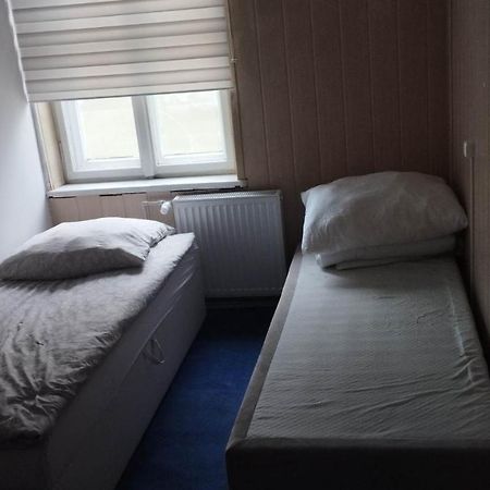 Sagittarius Hostel- Pracowniczy Лодзь Екстер'єр фото