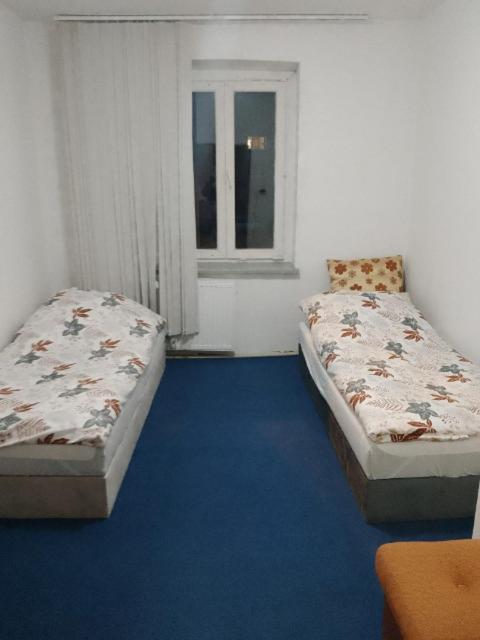 Sagittarius Hostel- Pracowniczy Лодзь Екстер'єр фото