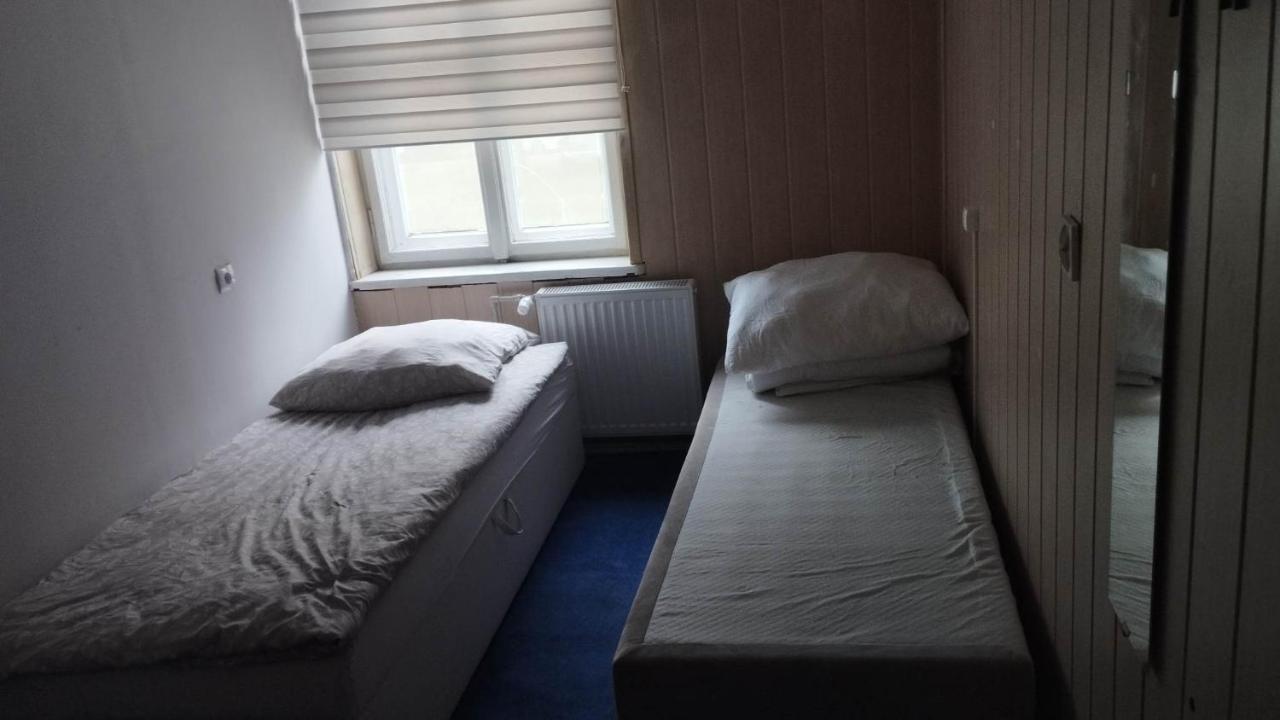 Sagittarius Hostel- Pracowniczy Лодзь Екстер'єр фото